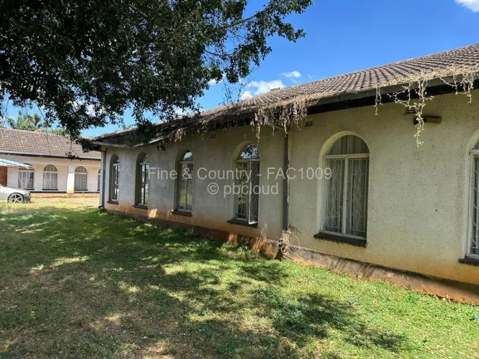 5 Bedroom House for Sale in Bluff Hill, Harare