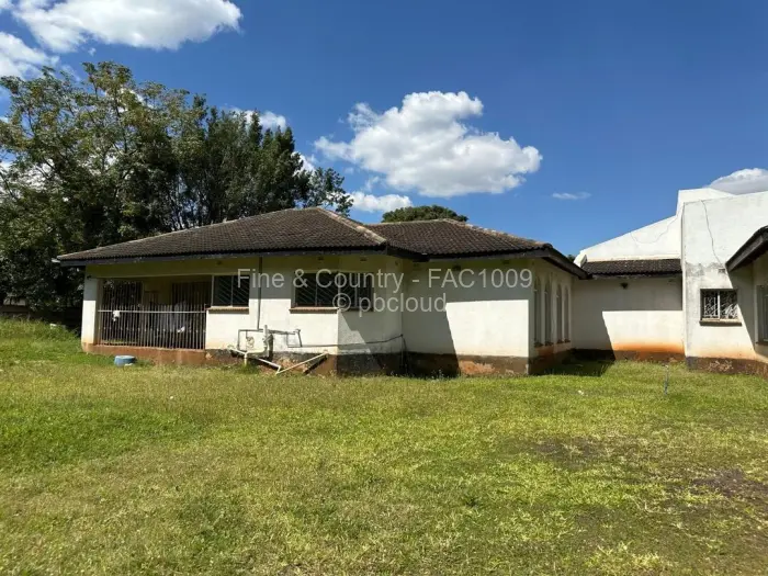 5 Bedroom House for Sale in Bluff Hill, Harare