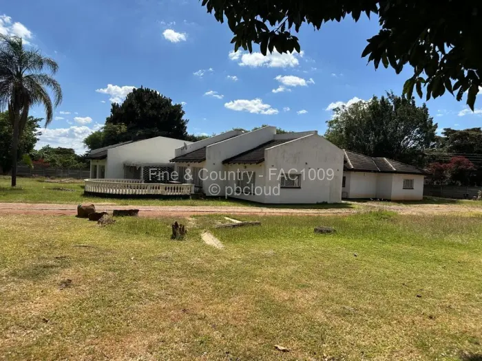 5 Bedroom House for Sale in Bluff Hill, Harare