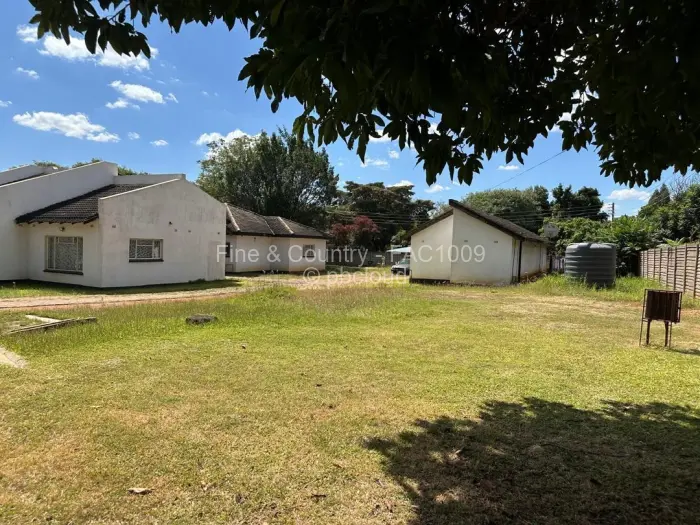 5 Bedroom House for Sale in Bluff Hill, Harare