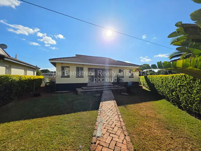 3 Bedroom Cottage/Garden Flat to Rent in Greendale North
