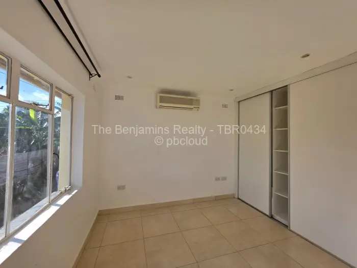 3 Bedroom Cottage/Garden Flat to Rent in Greendale North