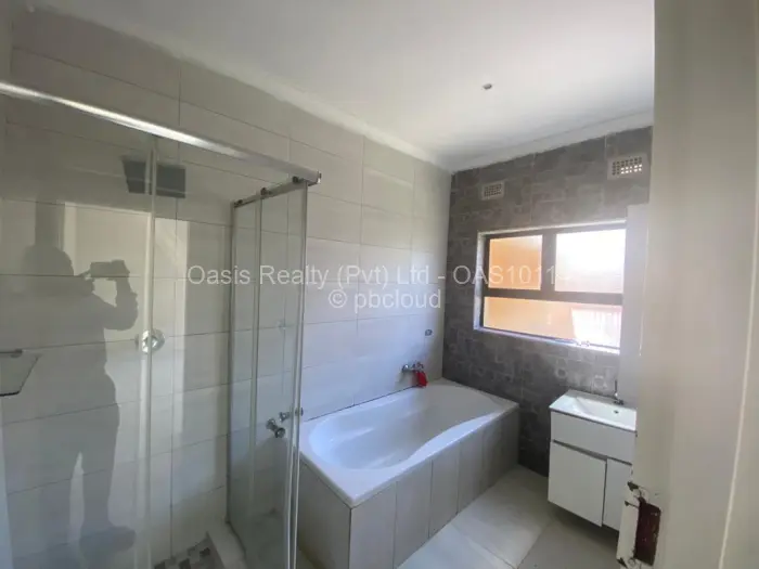 3 Bedroom House for Sale in Mabvazuva Estates, Ruwa