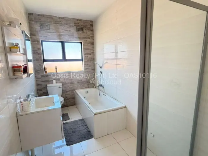 3 Bedroom House for Sale in Mabvazuva Estates, Ruwa
