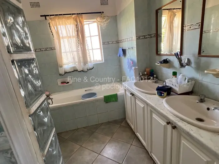 5 Bedroom House for Sale in Helensvale, Harare