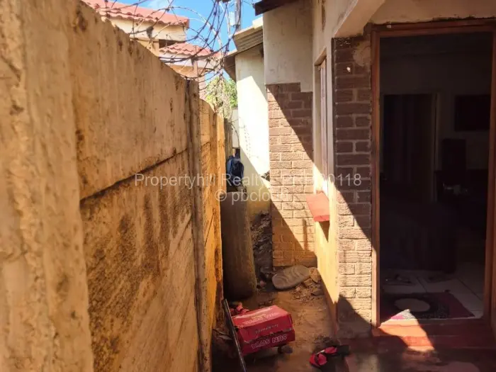 4 Bedroom House for Sale in Kuwadzana, Harare