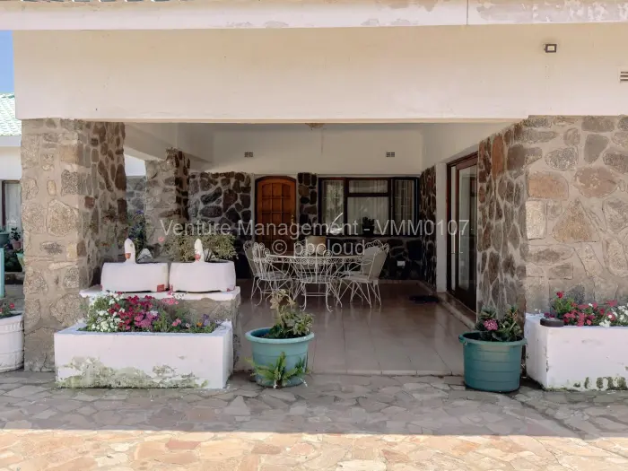 6 Bedroom House for Sale in Domboshawa, Domboshawa