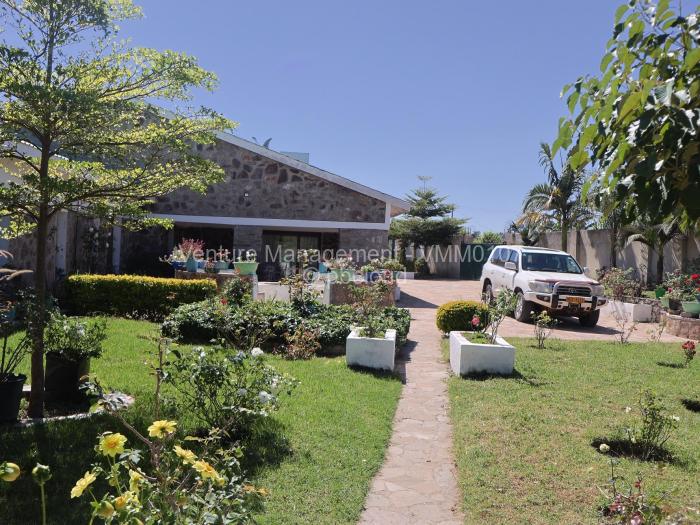 6 Bedroom House for Sale in Domboshawa, Domboshawa