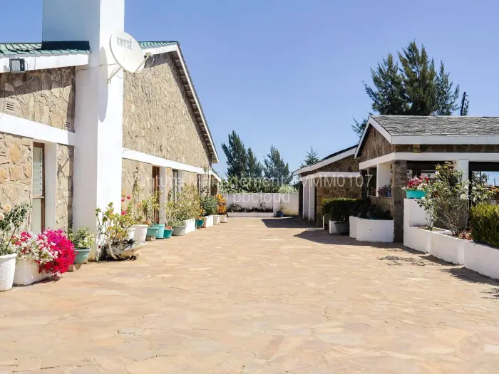 6 Bedroom House for Sale in Domboshawa, Domboshawa