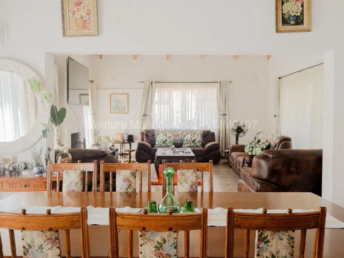 6 Bedroom House for Sale in Domboshawa, Domboshawa
