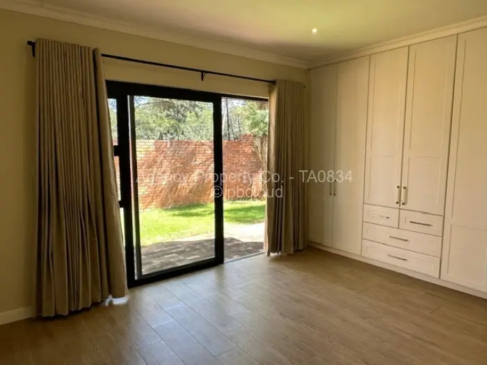 Townhouse/Cluster to Rent in Newlands, Harare