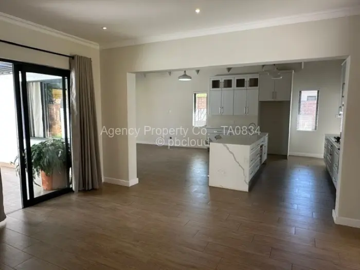 Townhouse/Cluster to Rent in Newlands, Harare
