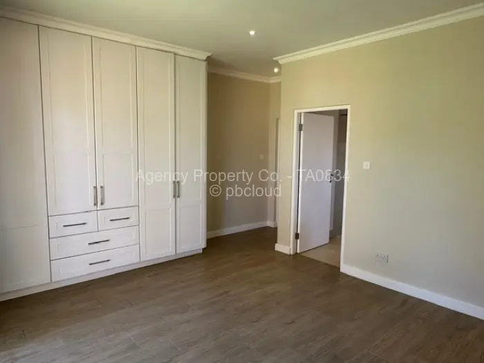 Townhouse/Cluster to Rent in Newlands, Harare