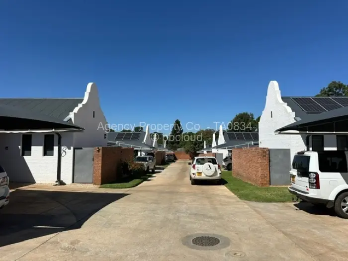 Townhouse/Cluster to Rent in Newlands, Harare