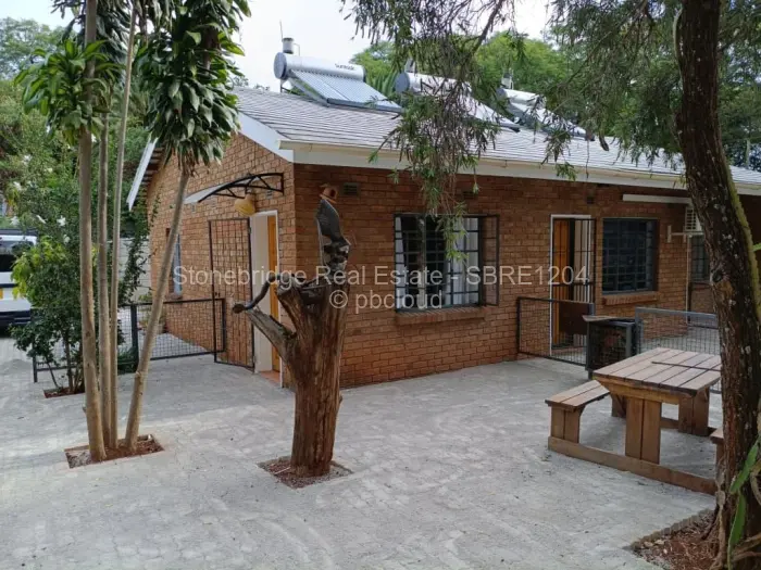 Flat/Apartment to Rent in Suburbs, Bulawayo