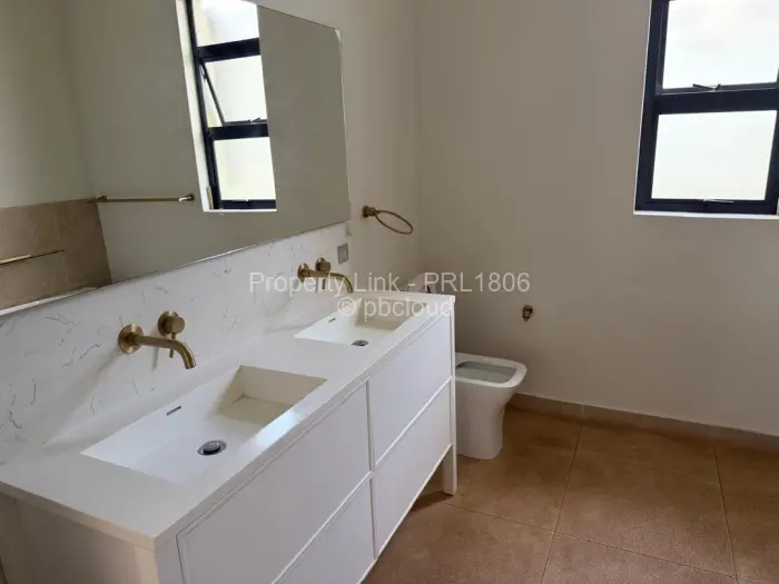 Townhouse/Cluster for Sale in Chisipite, Harare