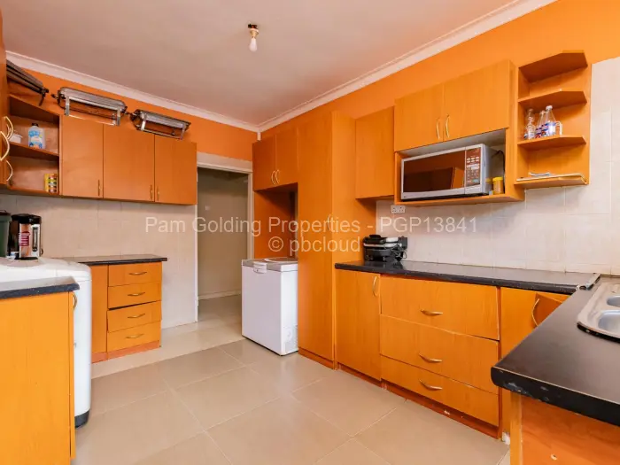 4 Bedroom House for Sale in Chipukutu Park, Ruwa