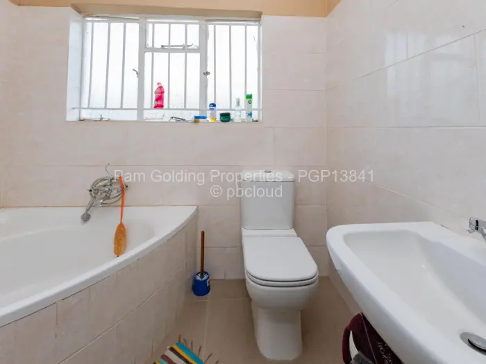 4 Bedroom House for Sale in Chipukutu Park, Ruwa