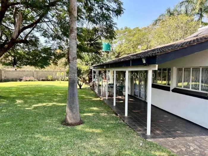6 Bedroom House for Sale in Chiredzi, Chiredzi