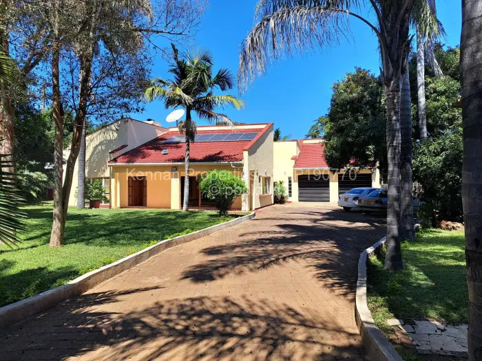 5 Bedroom House to Rent in Borrowdale West
