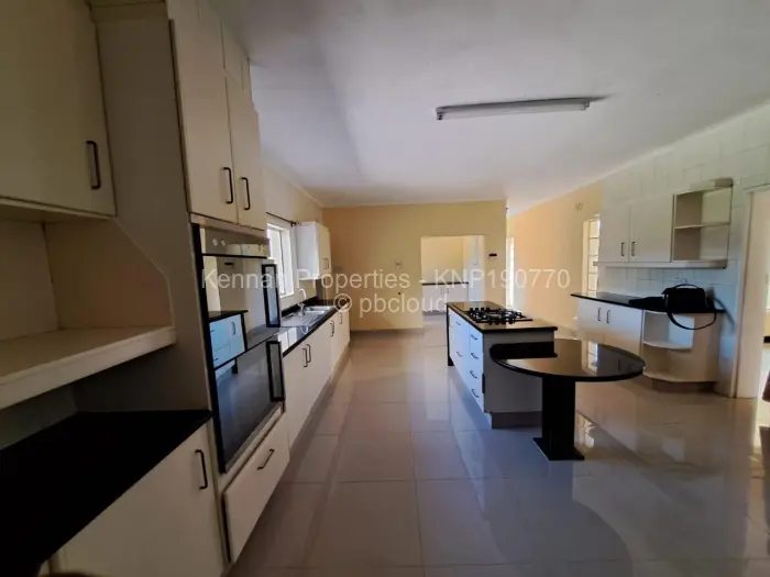 5 Bedroom House to Rent in Borrowdale West