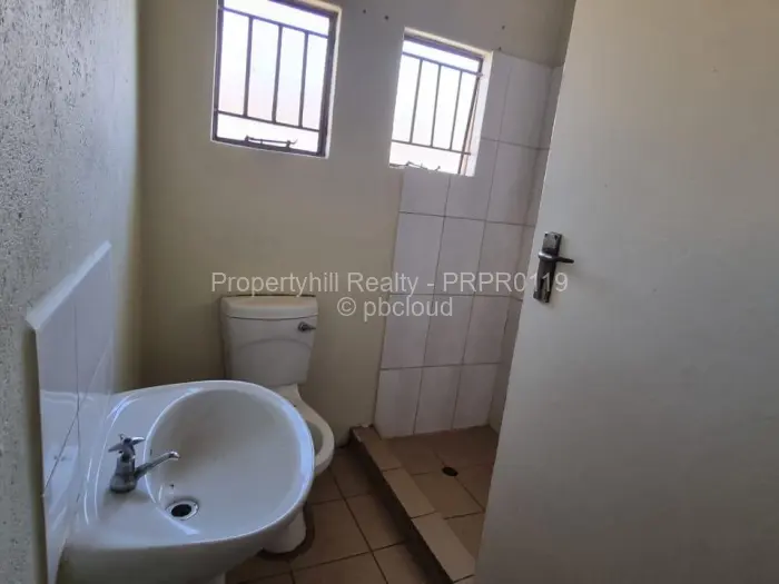 2 Bedroom House to Rent in Budiriro, Harare