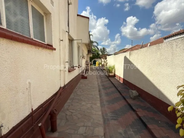 4 Bedroom House for Sale in Mainway Meadows, Harare