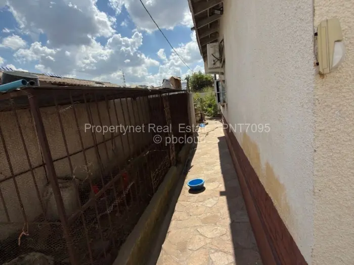 4 Bedroom House for Sale in Mainway Meadows, Harare