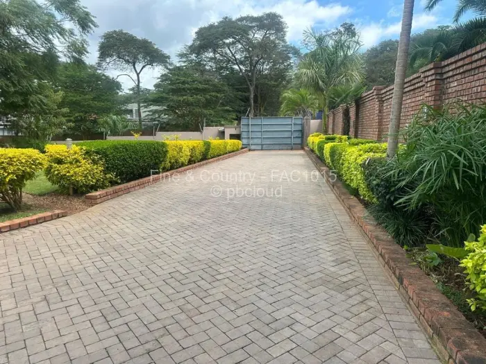 6 Bedroom House to Rent in Glen Lorne