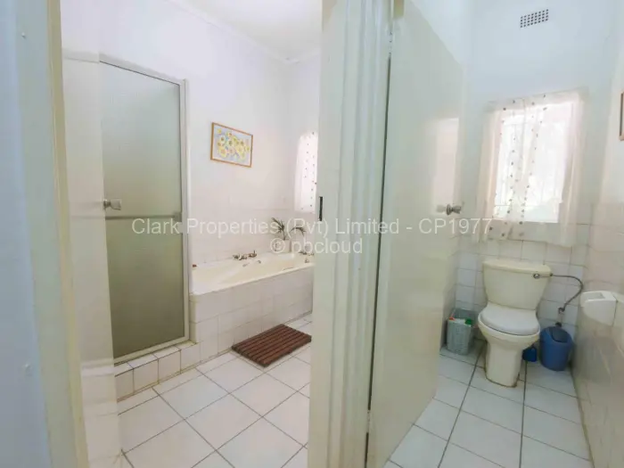 3 Bedroom House for Sale in Mornington, Kadoma