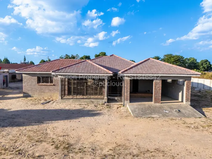 5 Bedroom House for Sale in Zimre Park, Harare