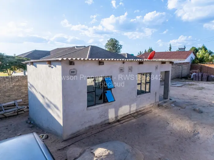 5 Bedroom House for Sale in Zimre Park, Harare
