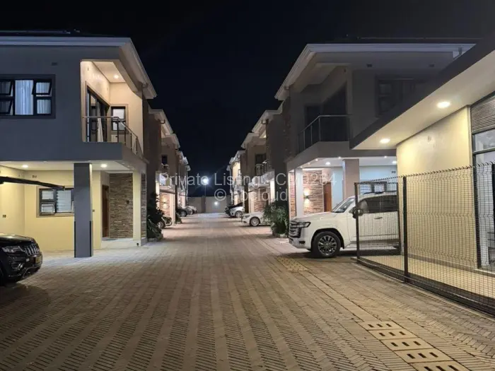 Townhouse/Cluster to Rent in Borrowdale, Harare