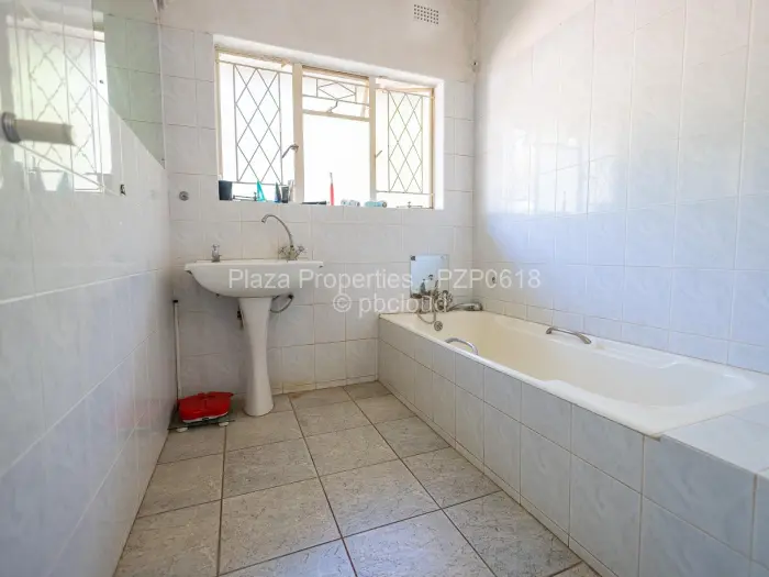 5 Bedroom House for Sale in Kambanji, Harare