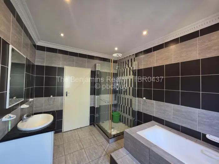 5 Bedroom House to Rent in Mount Pleasant Heights, Harare