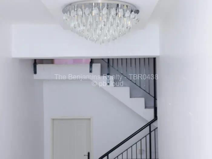 8 Bedroom House to Rent in Glen Lorne, Harare