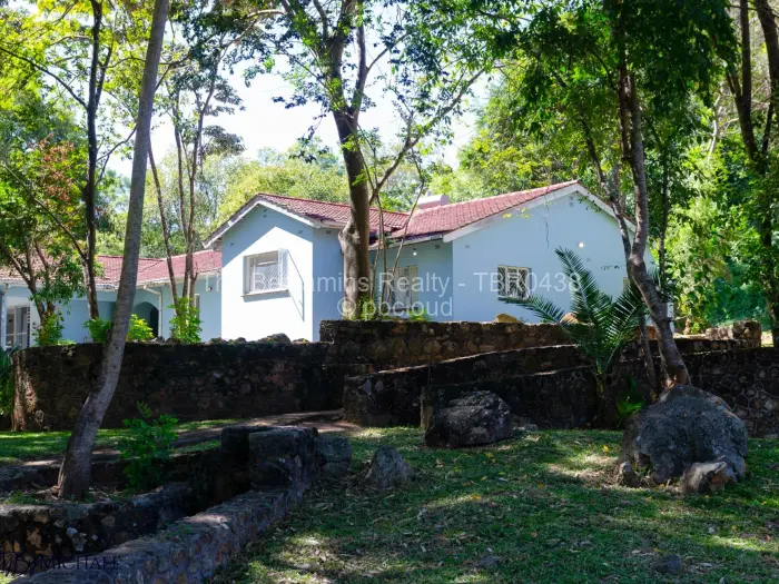 8 Bedroom House to Rent in Glen Lorne, Harare