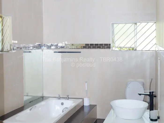 8 Bedroom House to Rent in Glen Lorne, Harare