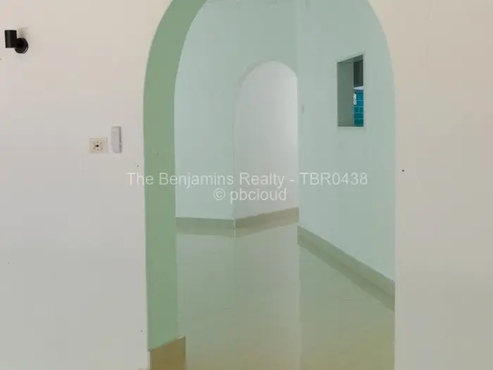 8 Bedroom House to Rent in Glen Lorne, Harare
