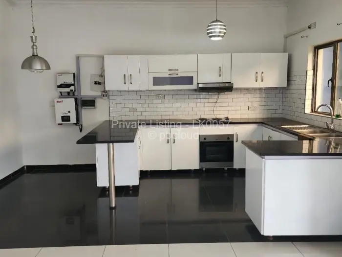 Townhouse/Cluster to Rent in Newlands, Harare