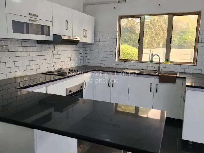 Townhouse/Cluster to Rent in Newlands, Harare