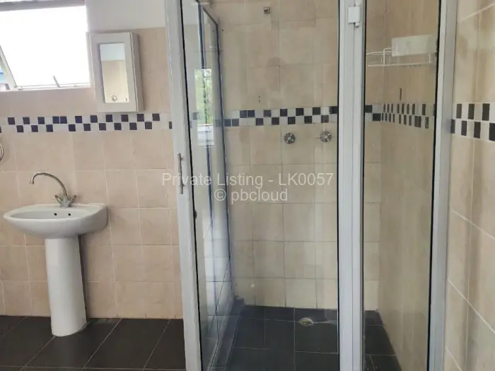 Townhouse/Cluster to Rent in Newlands, Harare