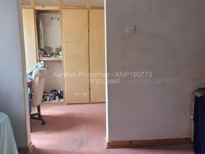 7 Bedroom House for Sale in Lake Chivero, Lake Chivero