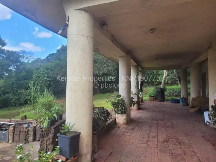 7 Bedroom House for Sale in Lake Chivero, Lake Chivero