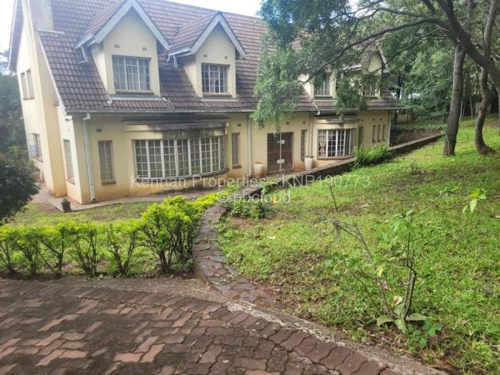 7 Bedroom House for Sale in Lake Chivero, Lake Chivero
