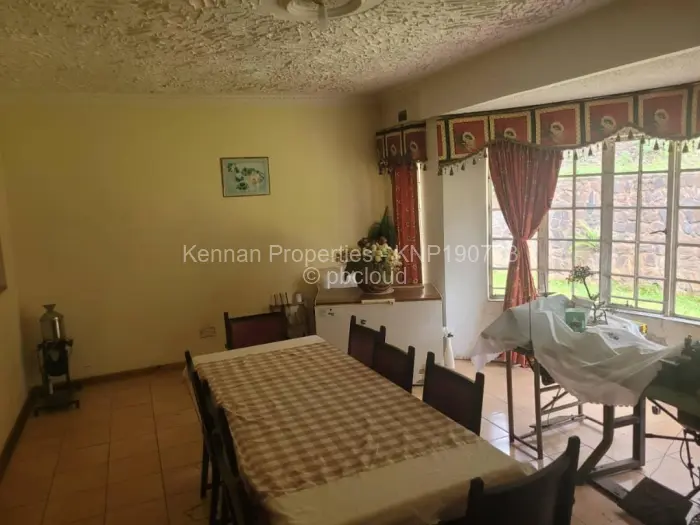 7 Bedroom House for Sale in Lake Chivero, Lake Chivero