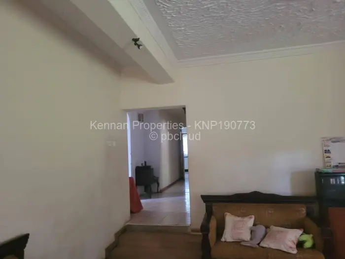 7 Bedroom House for Sale in Lake Chivero, Lake Chivero