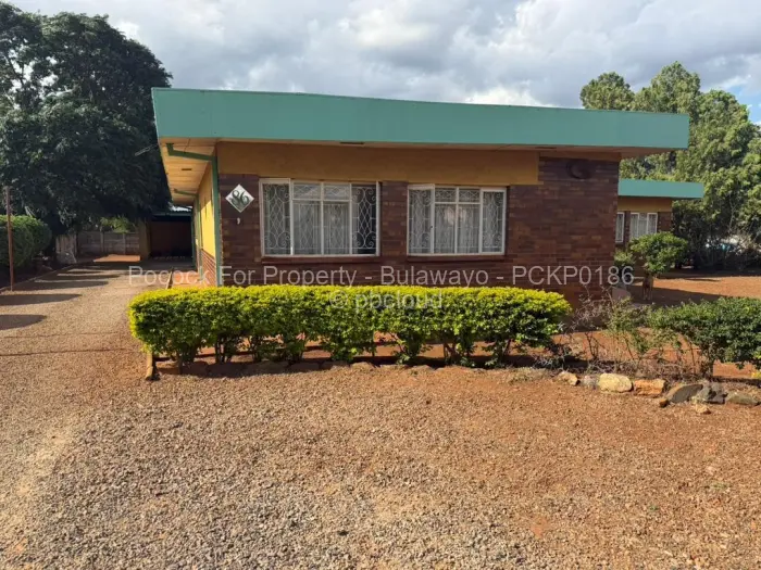 4 Bedroom House for Sale in Lobenvale, Bulawayo