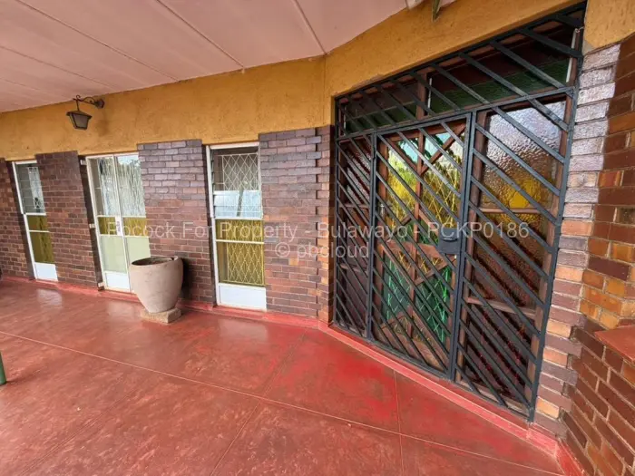 4 Bedroom House for Sale in Lobenvale, Bulawayo