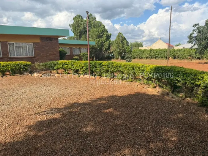 4 Bedroom House for Sale in Lobenvale, Bulawayo